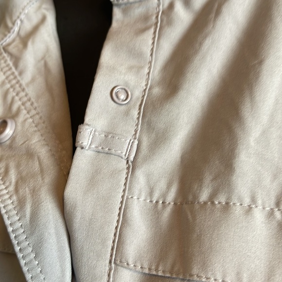 Duluth Trading Co UPF button down, Wm’s Sz Medium, gray - Picture 9 of 11